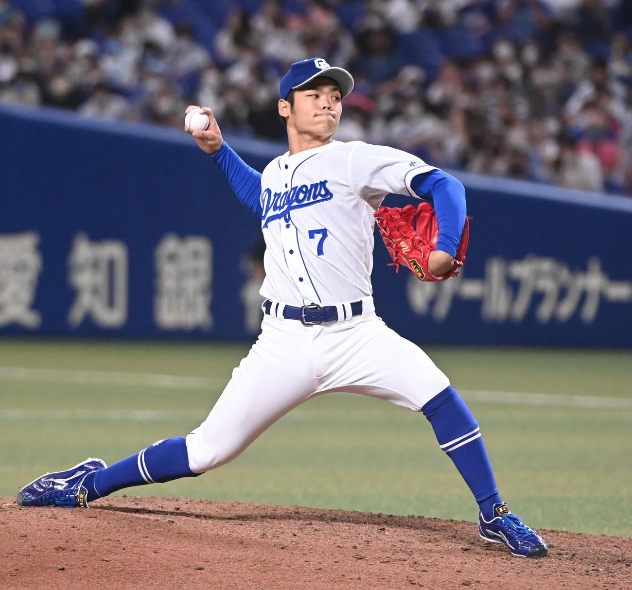 中日対ヤクルト　8回表、中日5番手で登板する根尾（撮影・森本幸一）