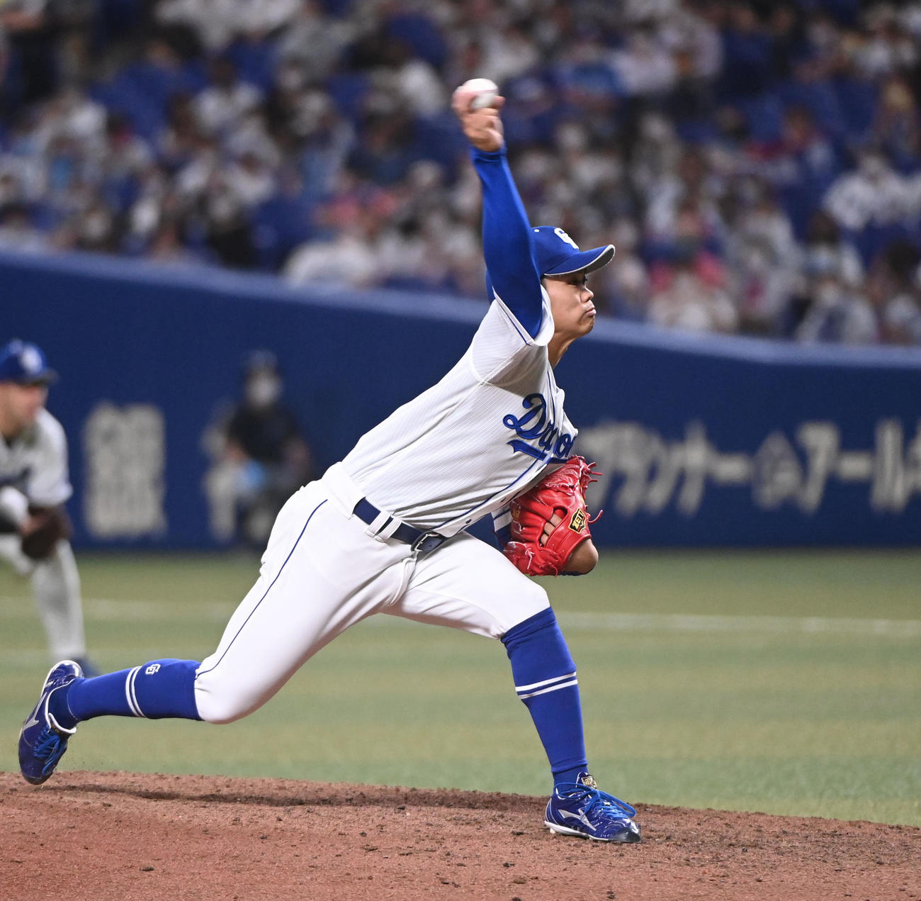 中日対ヤクルト　8回表、中日5番手で登板する根尾（撮影・森本幸一）
