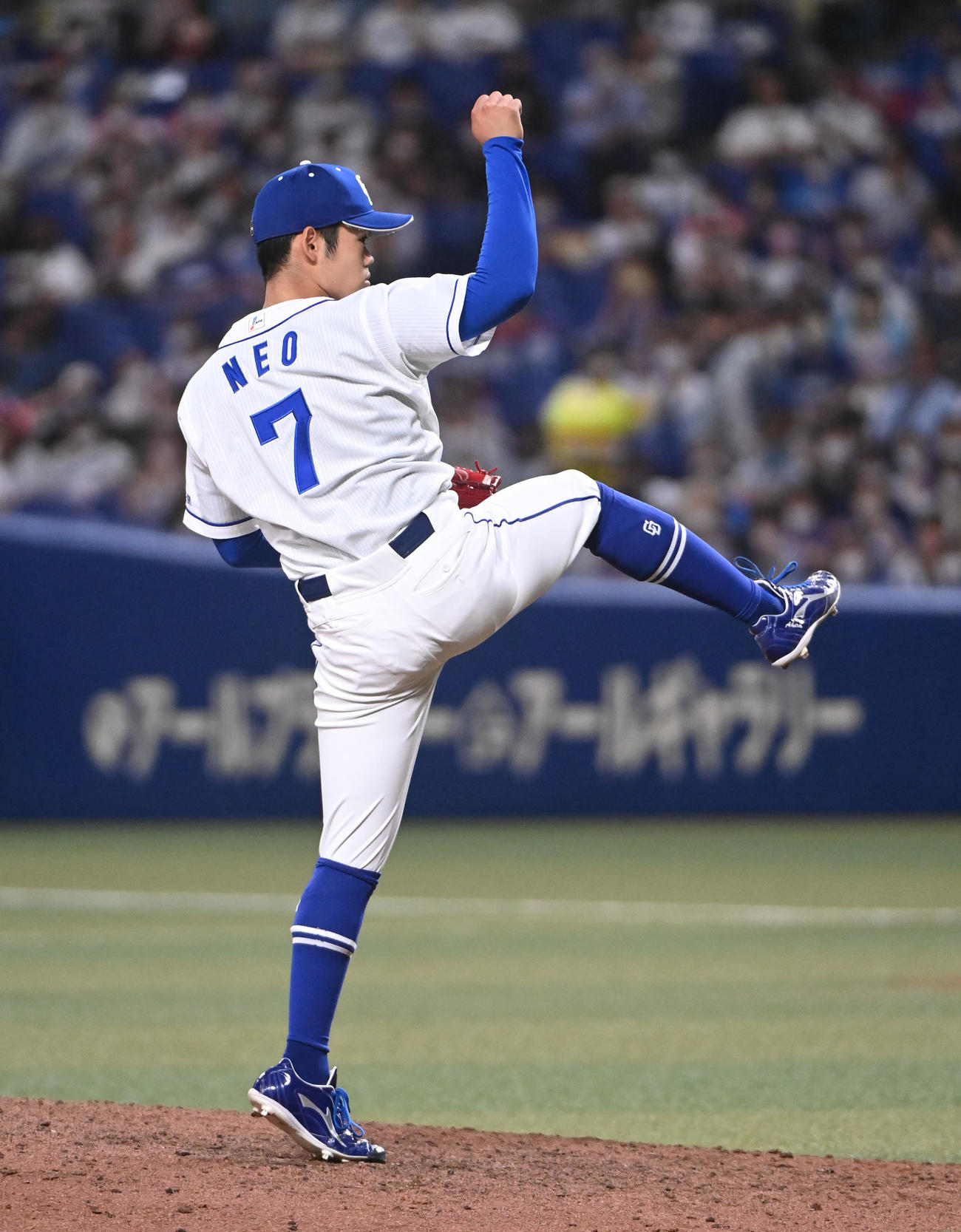 中日対ヤクルト　8回表、中日5番手で登板する根尾（撮影・森本幸一）
