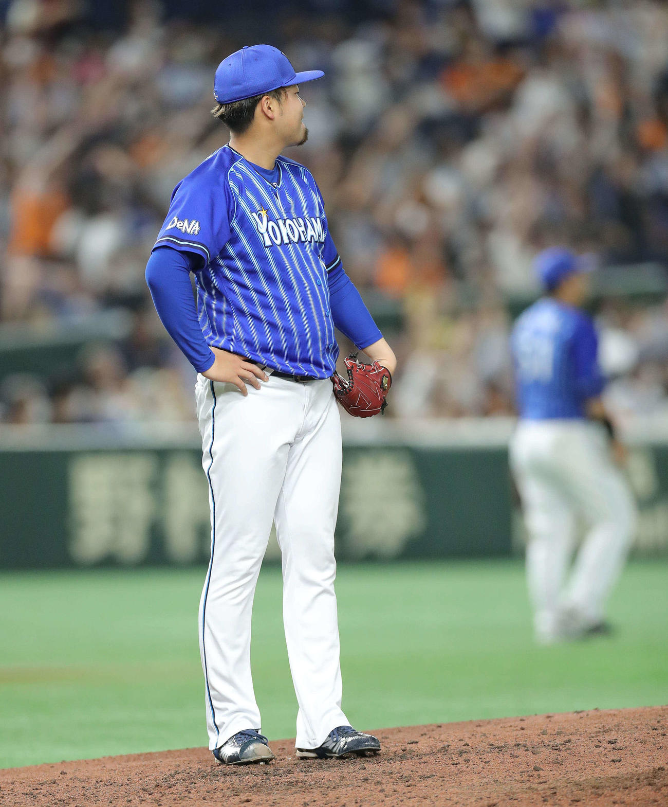 7回裏巨人無死、ウォーカーに中越えソロ本塁打を浴びる伊勢（撮影・河田真司）
