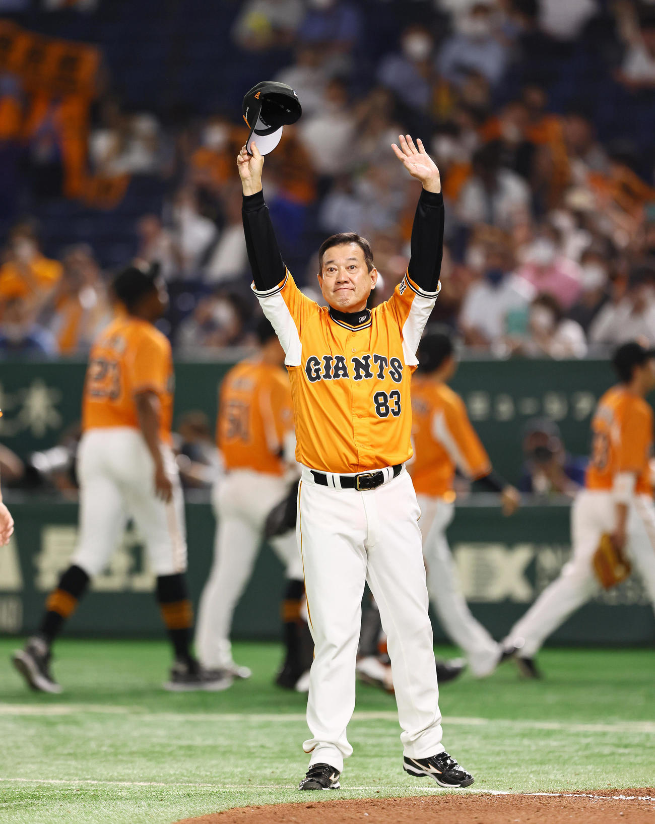 巨人対DeNA DeNAに勝利しスタンドに手を振る巨人原監督（撮影・垰建太）