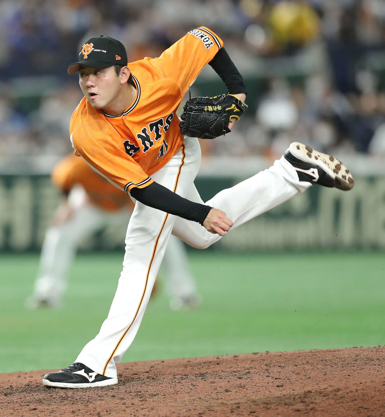 巨人対DeNA 8回表、巨人6番手で登板する平内（撮影・河田真司）