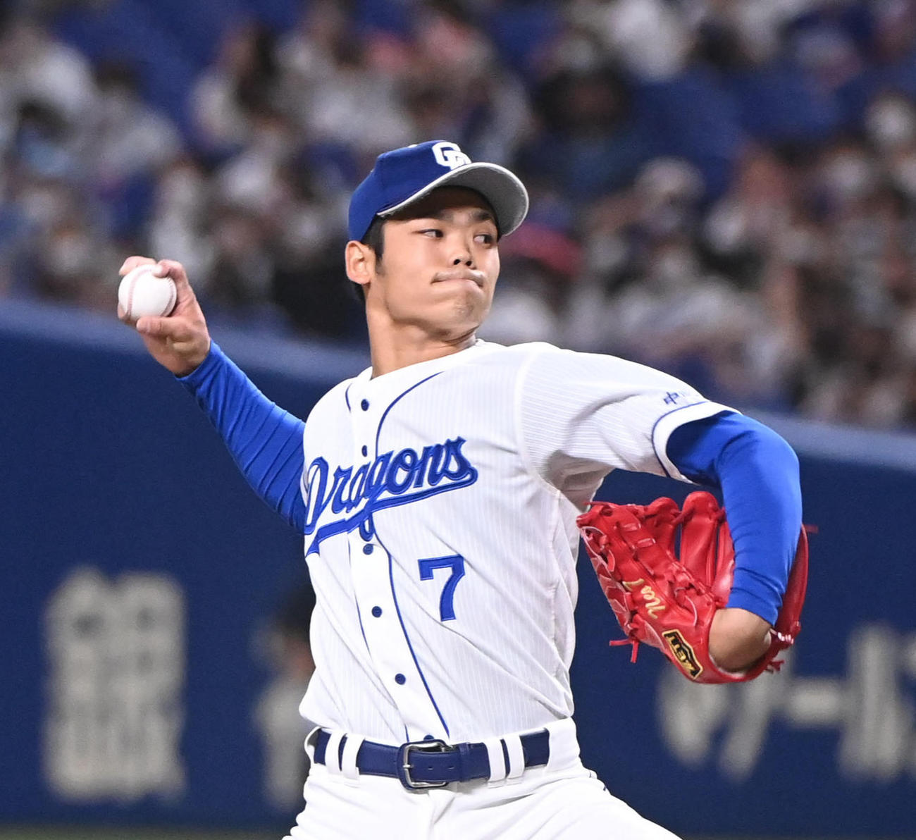 8回表、中日5番手で登板する根尾昂（撮影・森本幸一）