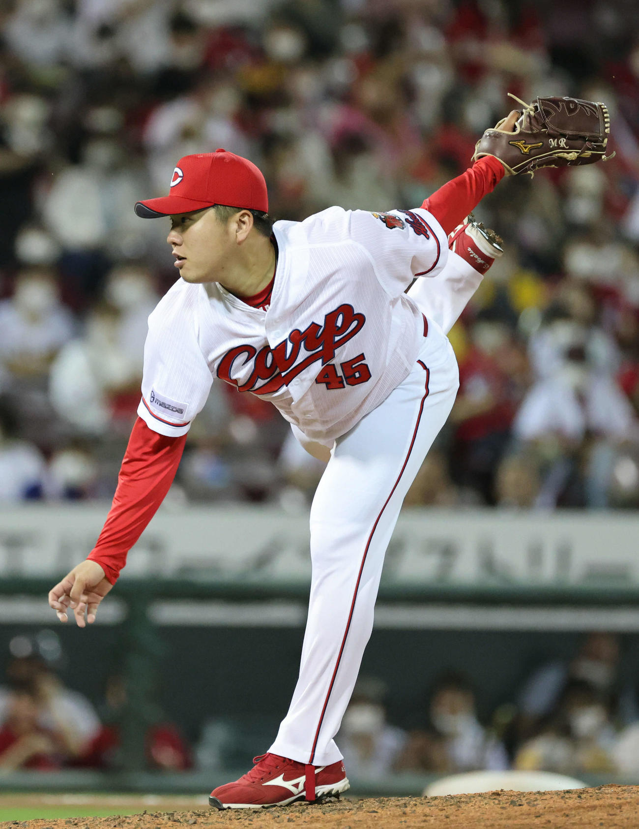 広島対阪神　10回表から広島6番手で登板し、初勝利を挙げた松本（撮影・加藤孝規）