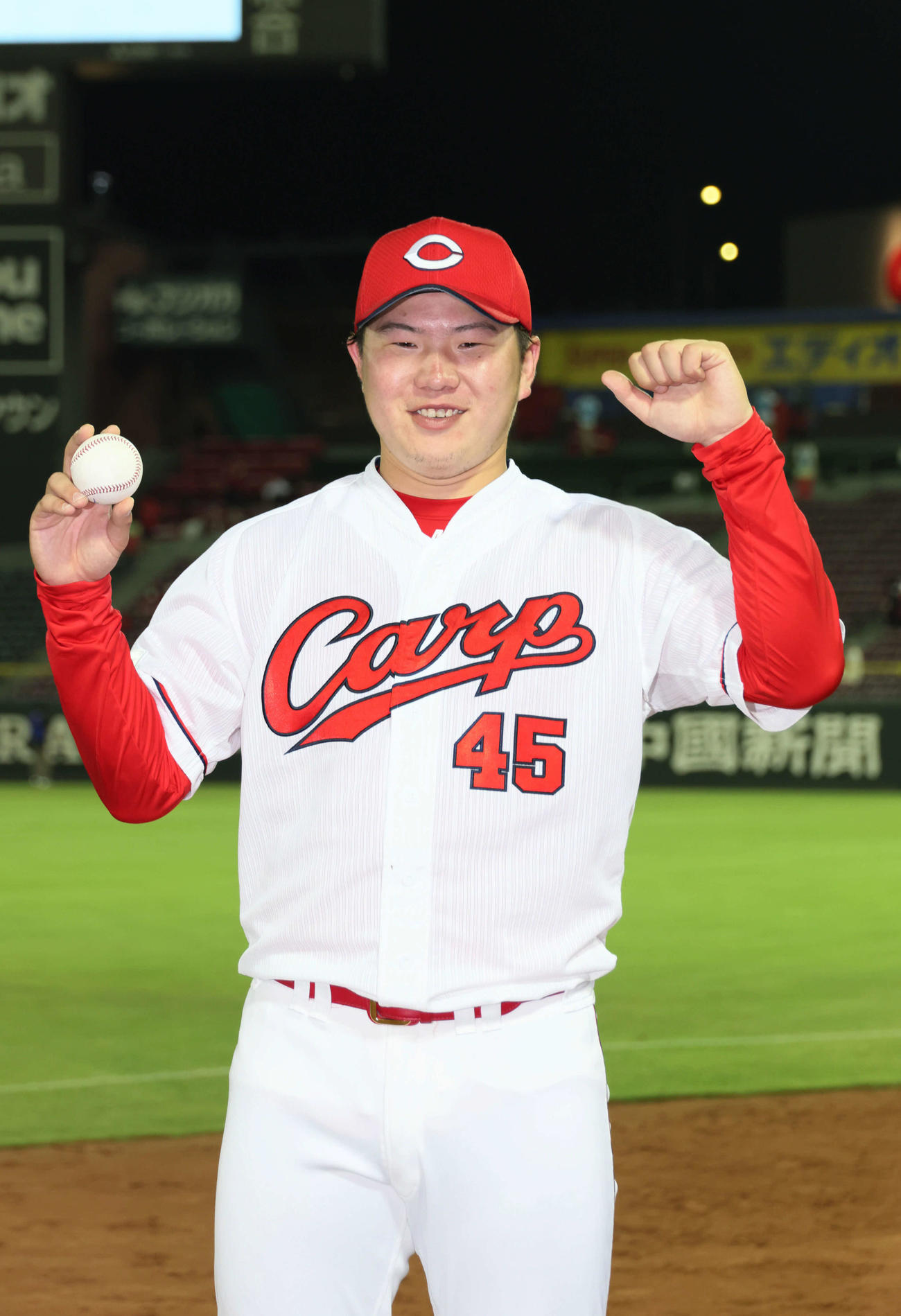 広島対阪神　プロ初勝利を挙げた広島松本（撮影・加藤孝規）