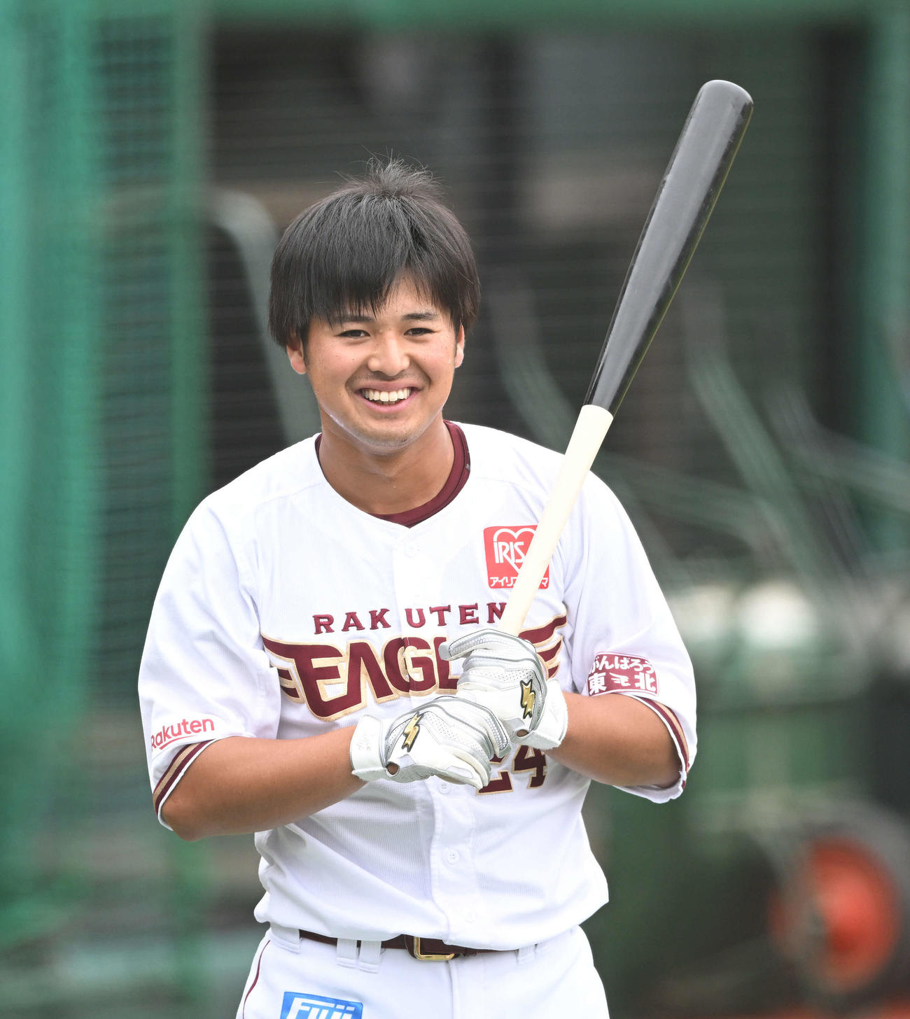 練習で笑顔の楽天黒川（撮影・滝沢徹郎）