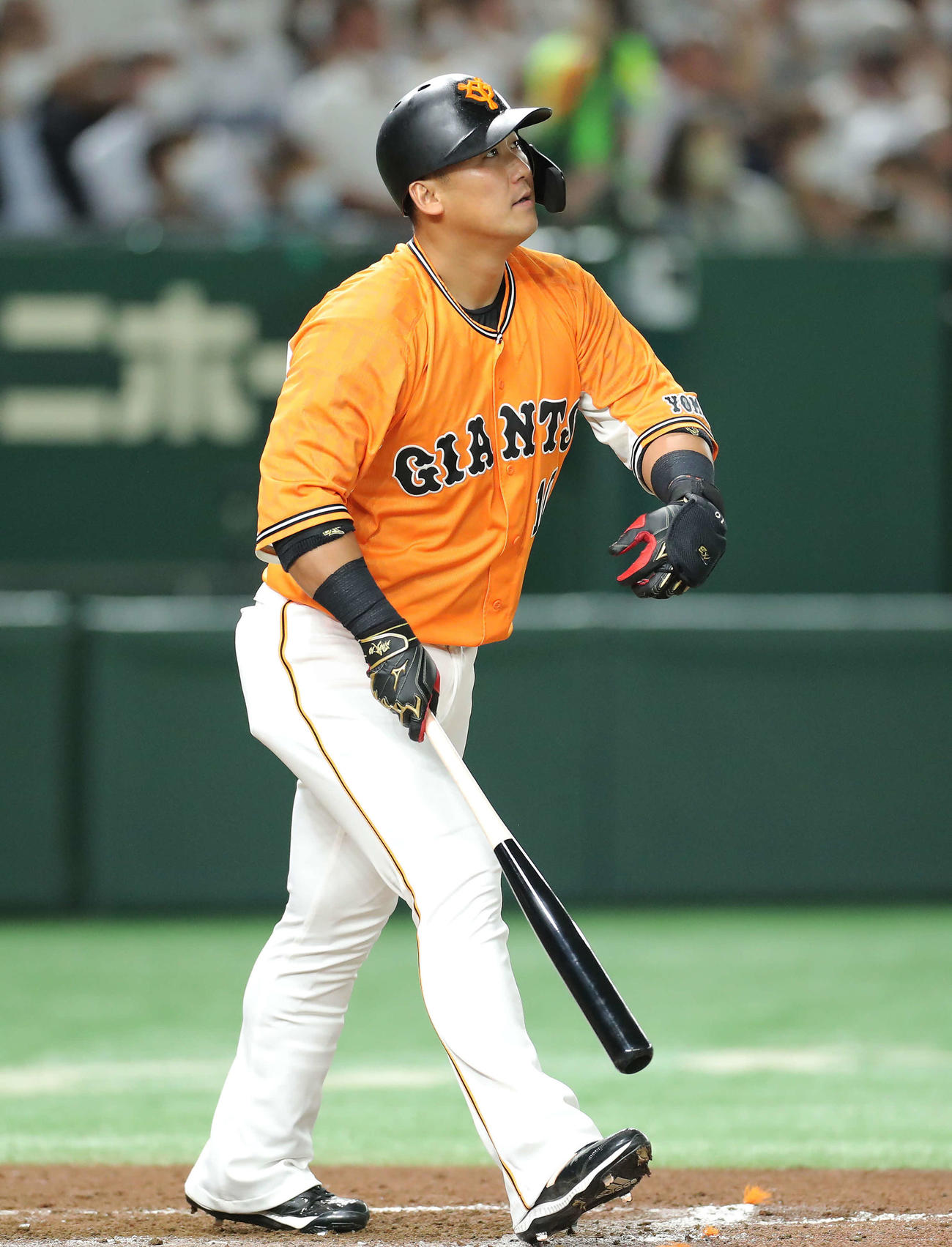 巨人対DeNA 6回裏巨人2死二塁、右越え2点本塁打を放つ中田（撮影・河田真司）