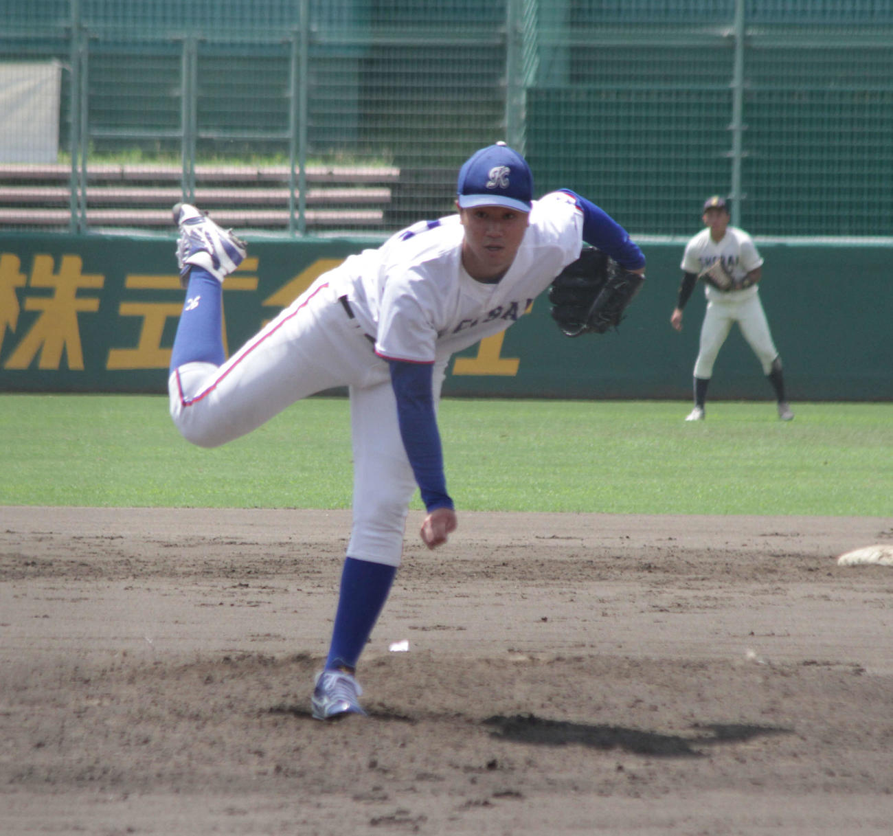 力投する大経大・才木海翔