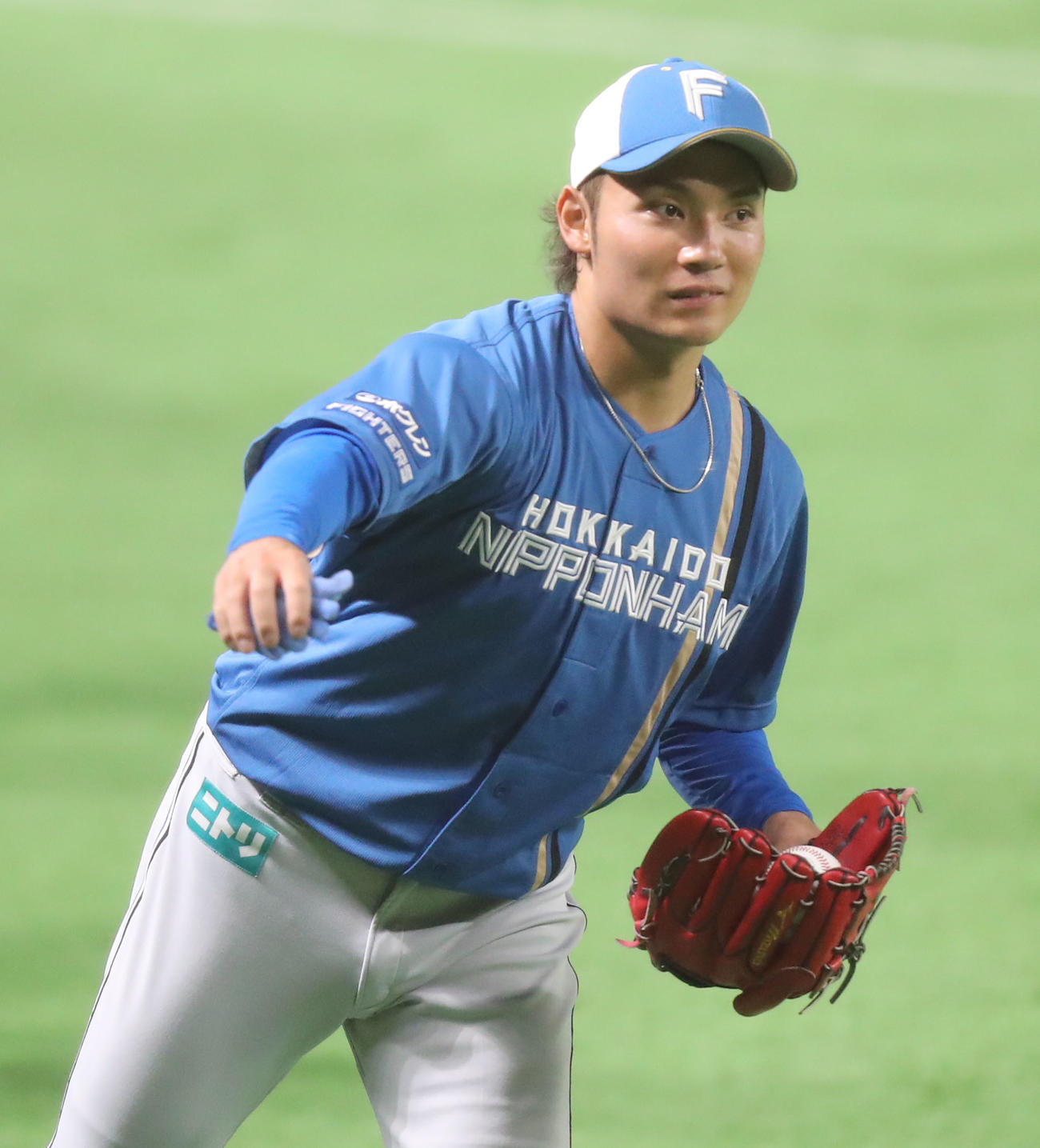 ソフトバンク対日本ハム　シャドーピッチングをする伊藤（撮影・屋方直哉）