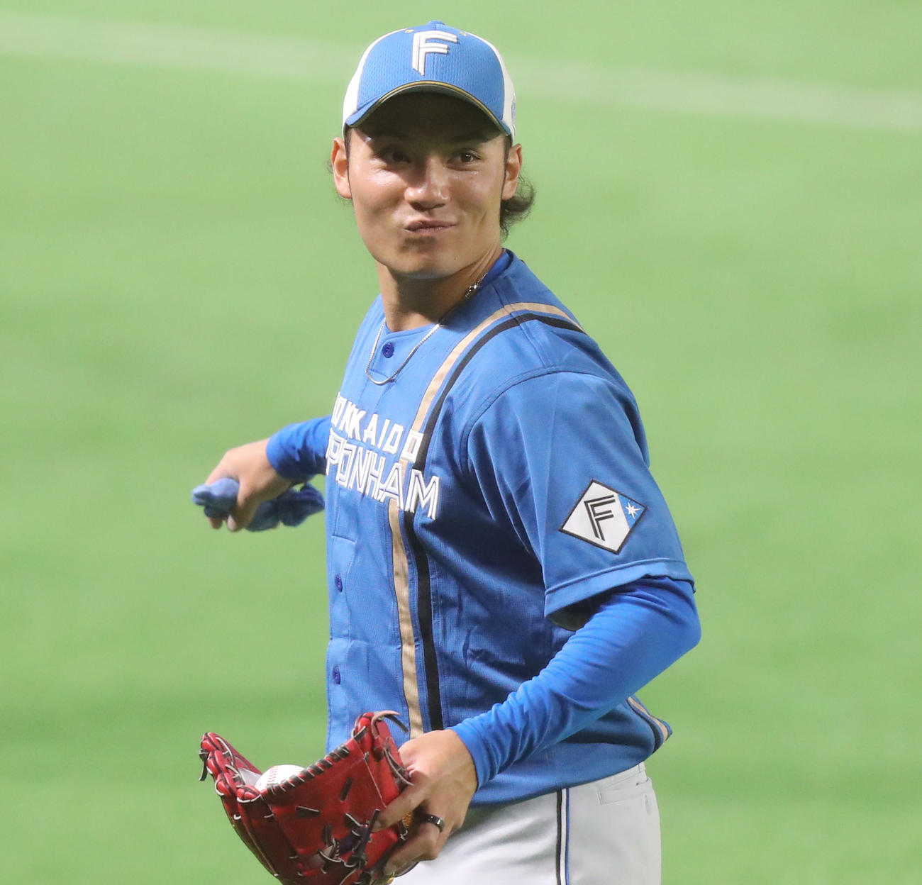 ソフトバンク対日本ハム　シャドーピッチングをする伊藤（撮影・屋方直哉）