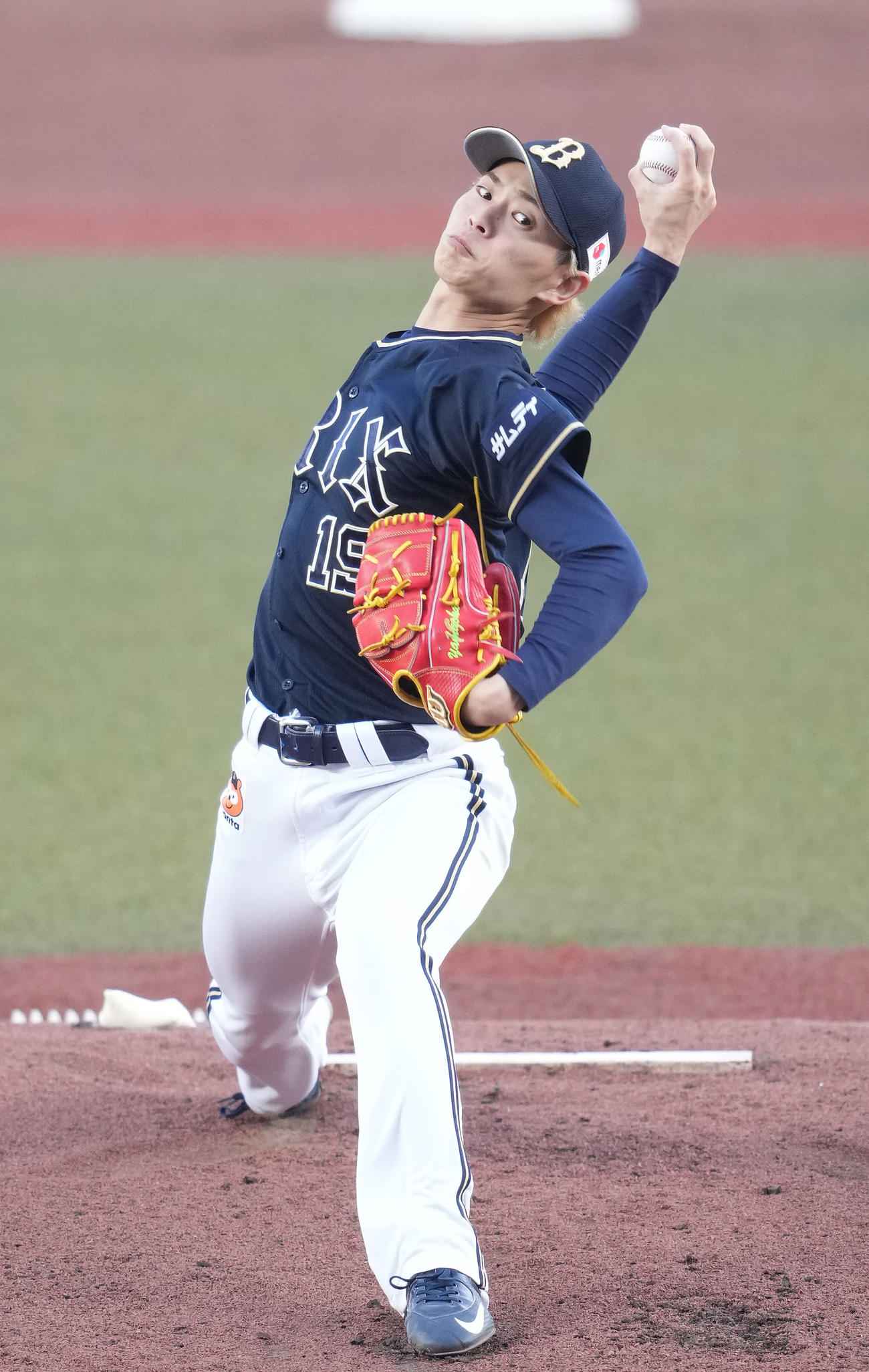 ロッテ対オリックス　先発し力投するオリックス山岡（撮影・鈴木みどり）