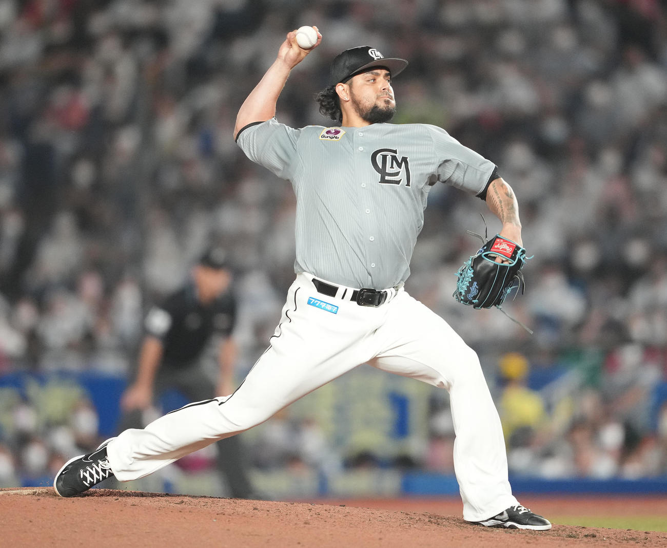 ロッテ対オリックス　8回表から来日初登板するロッテ4番手のオスナ（撮影・鈴木みどり）