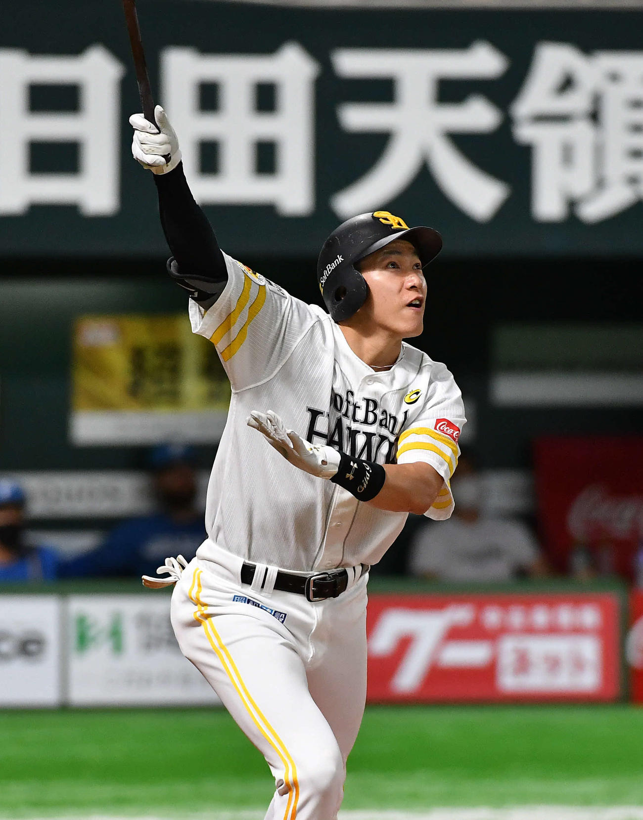 ソフトバンク対日本ハム　1回裏ソフトバンク1死二塁、柳田は先制の右越え2点本塁打を放つ（撮影・岩下翔太）