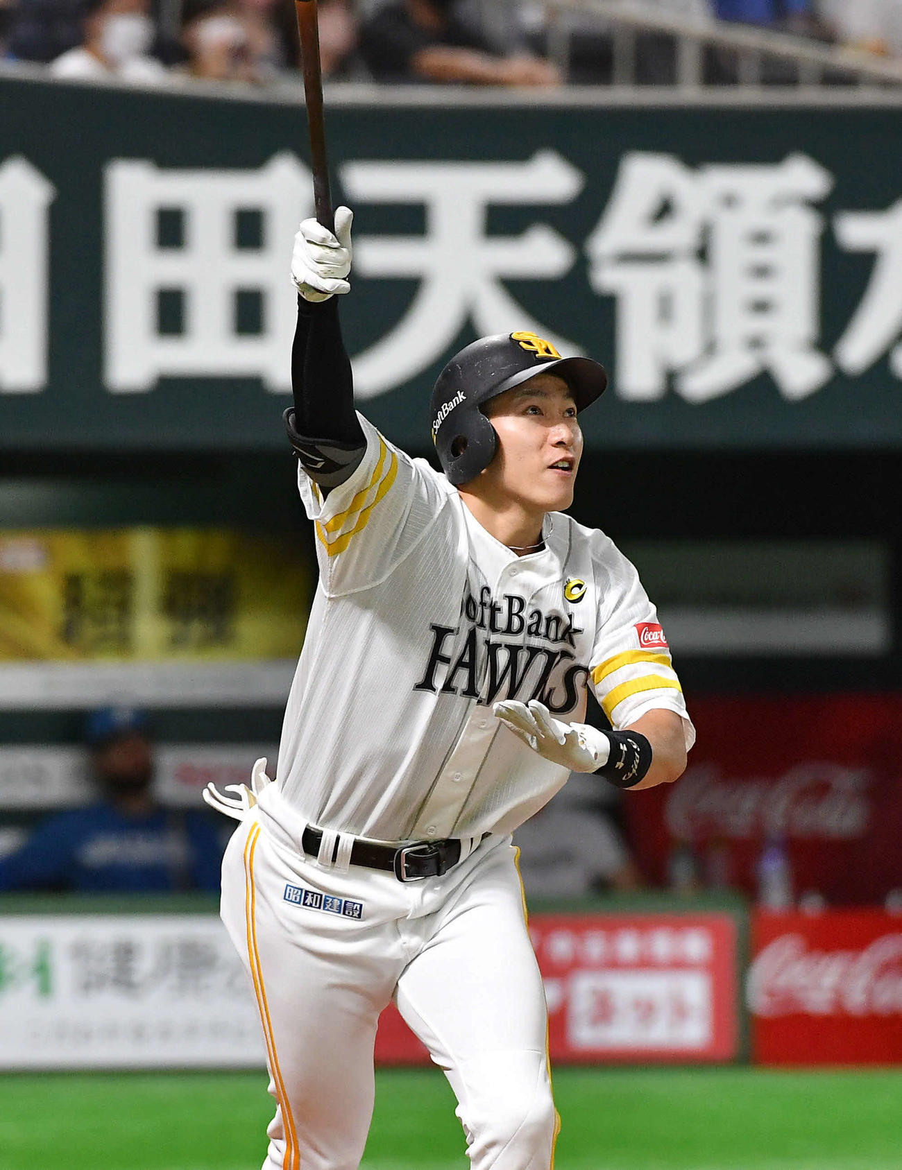 ソフトバンク対日本ハム　1回裏ソフトバンク1死二塁、柳田は右越え先制2点本塁打を放つ（撮影・岩下翔太）