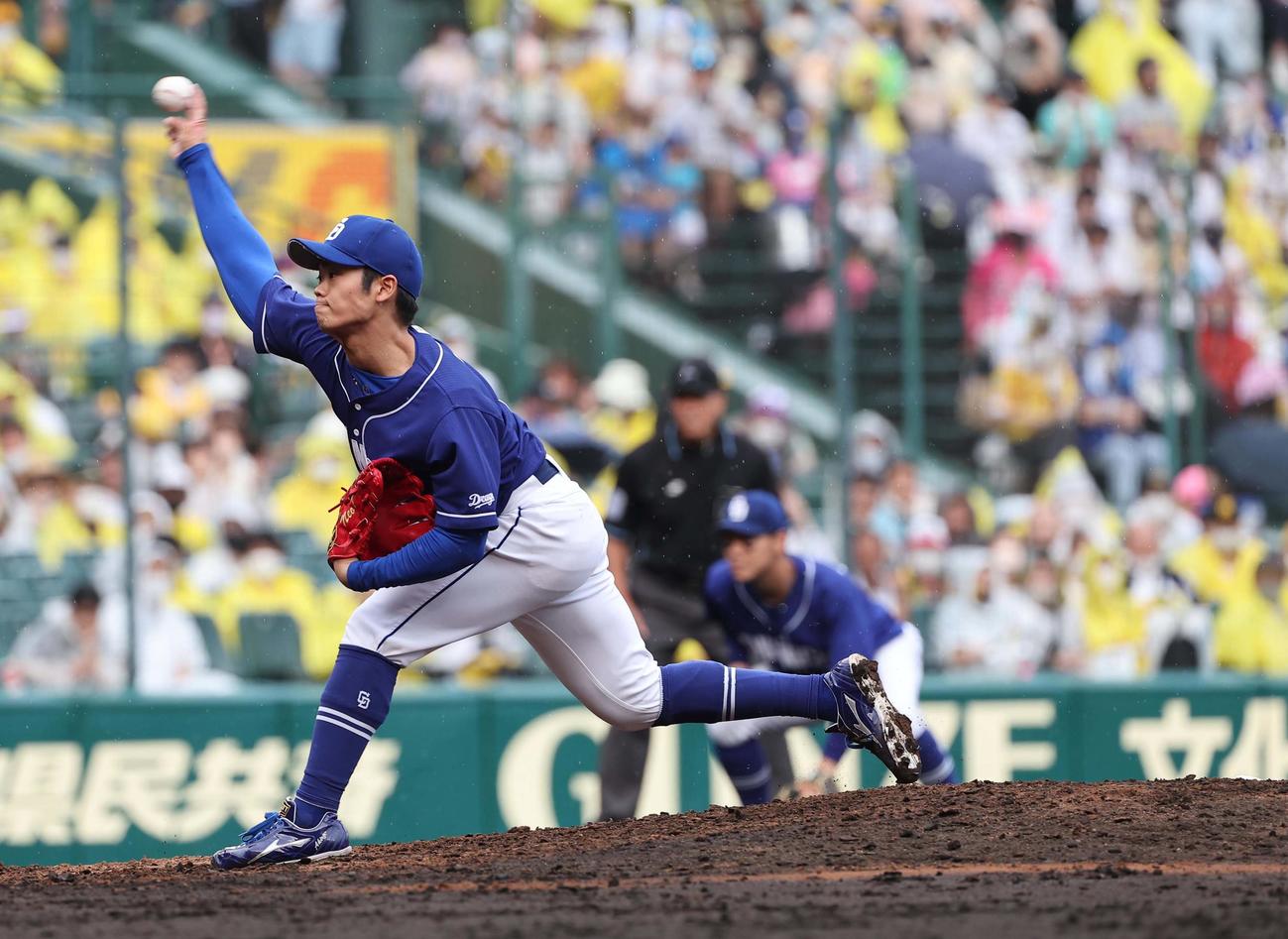阪神対中日　中日3番手で登板する根尾（撮影・上田博志）