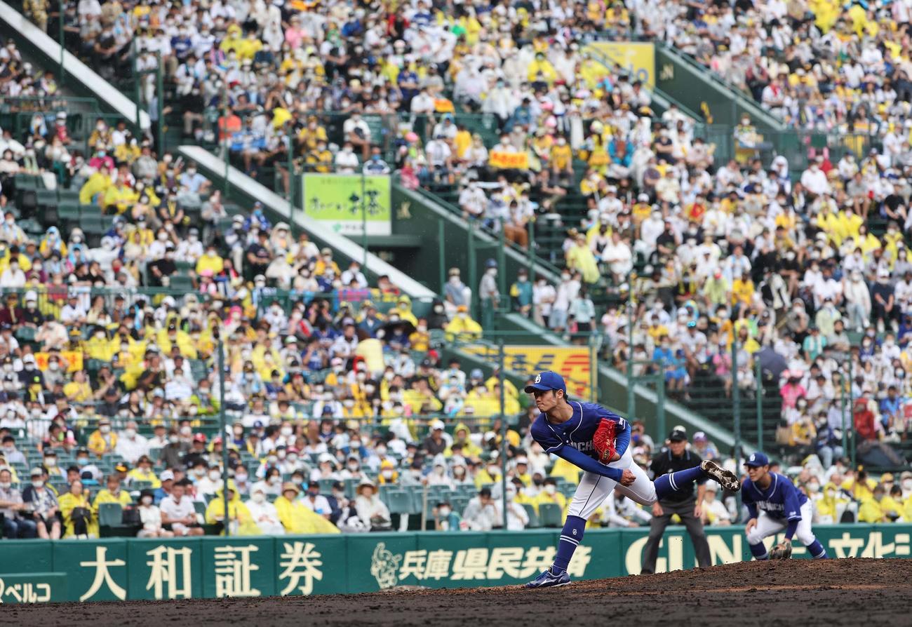 阪神対中日　中日3番手で登板する根尾（撮影・上田博志）