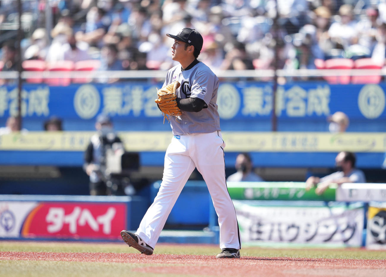 ロッテ対オリックス　2回表オリック2死満塁、福田に右前適時打を浴び、ぼうぜんとする佐藤奨（撮影・鈴木みどり）