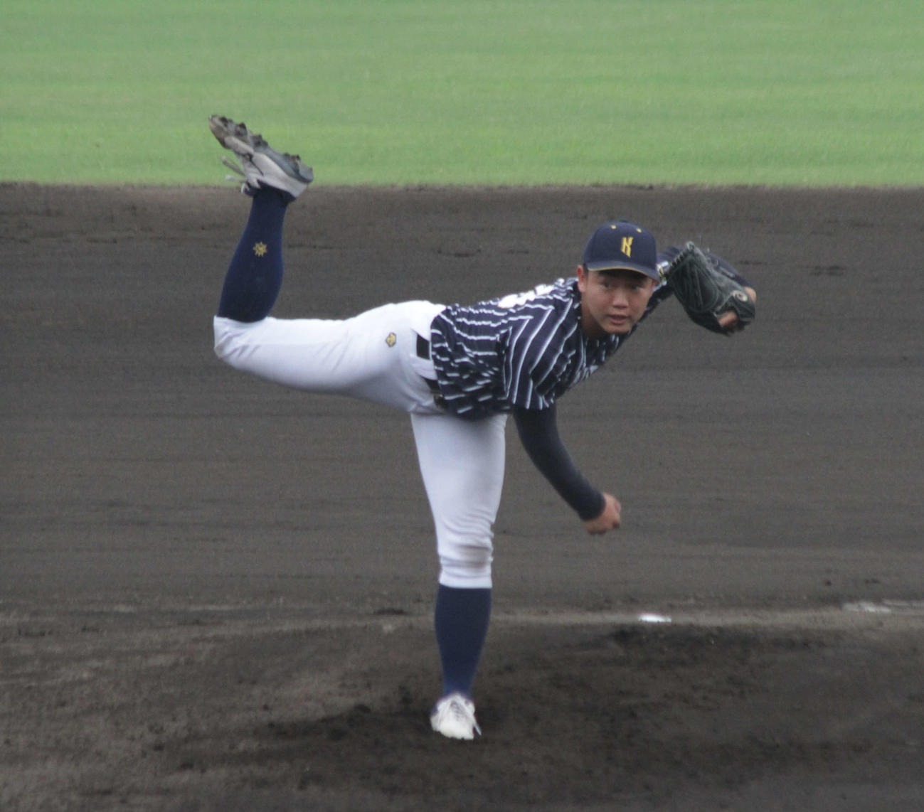 関西オールスター5リーグ対抗戦　5回1安打無失点の好投を見せた関西学生先発の立命大・秋山凌祐