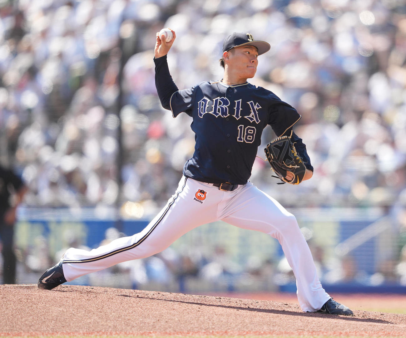 ロッテ対オリックス　先発し力投するオリックス山本（撮影・鈴木みどり）