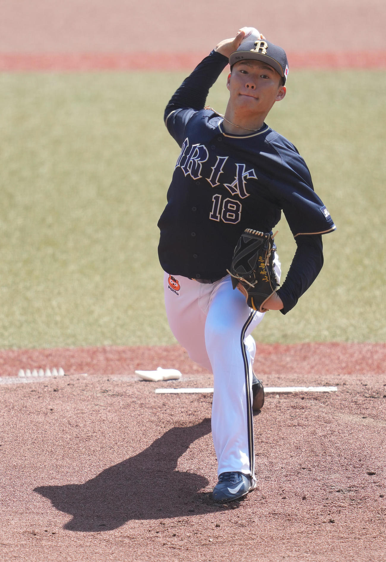 ロッテ対オリックス　先発し力投するオリックス山本（撮影・鈴木みどり）