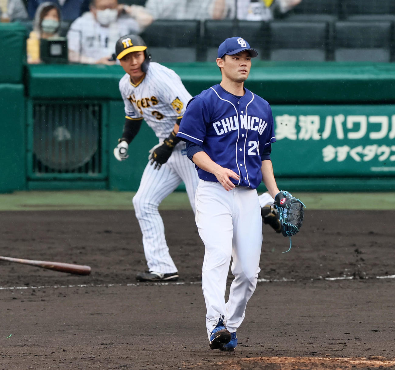 阪神対中日　2回裏阪神2死満塁、福谷は大山に左適時二塁打を打たれ失点（撮影・加藤哉）