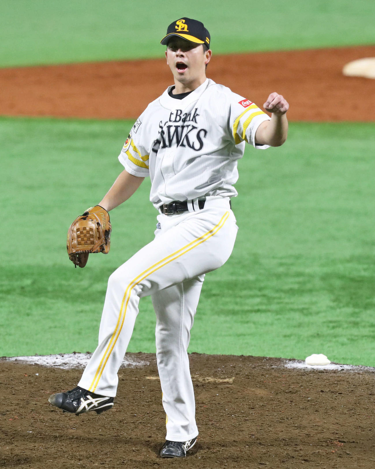 ソフトバンク対日本ハム　9回を投げ切り雄たけびを上げる大関（撮影・屋方直哉）