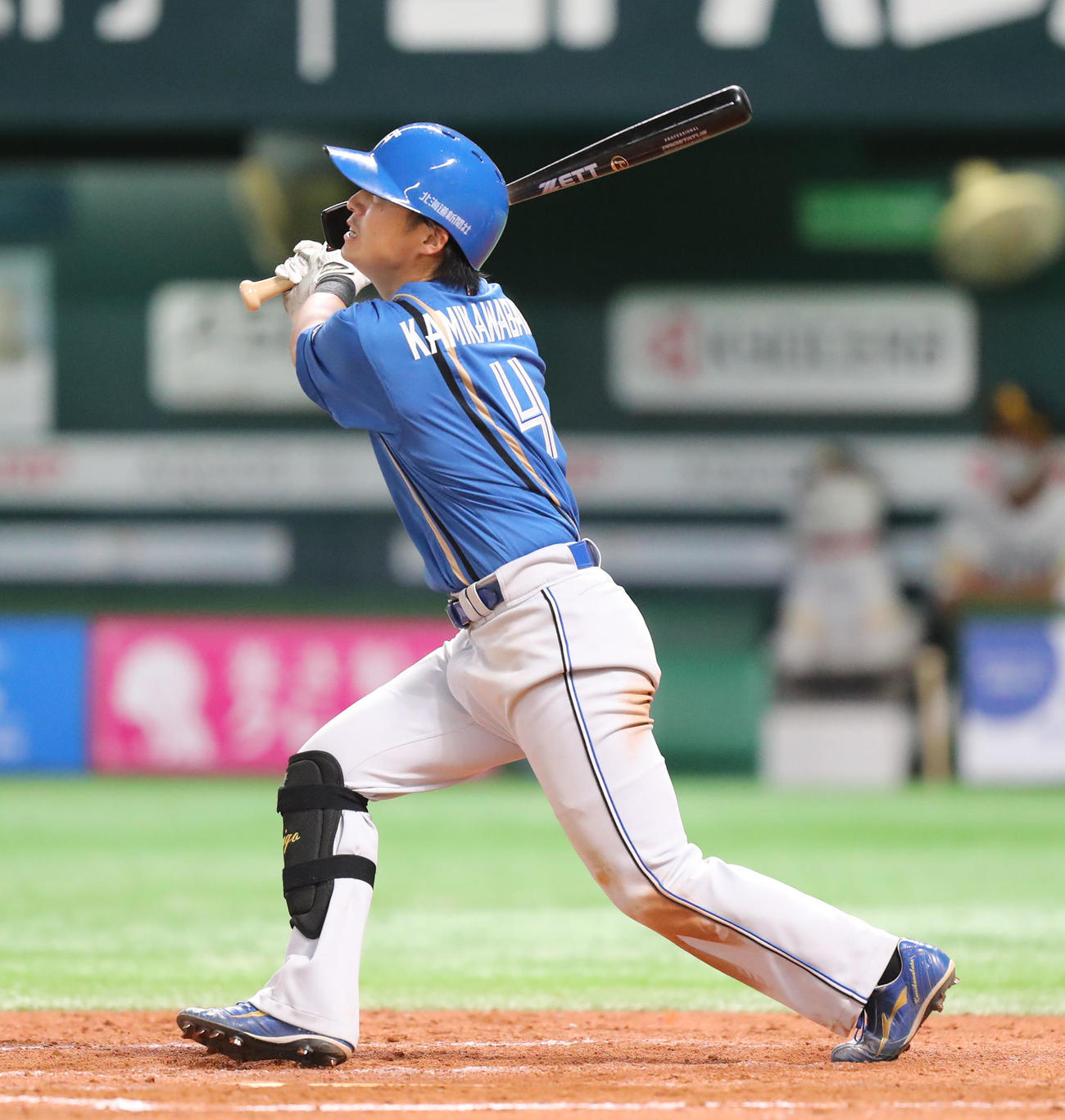 ソフトバンク対日本ハム　8回表日本ハム無死、上川畑は同点の右越え本塁打を放つ（撮影・屋方直哉）