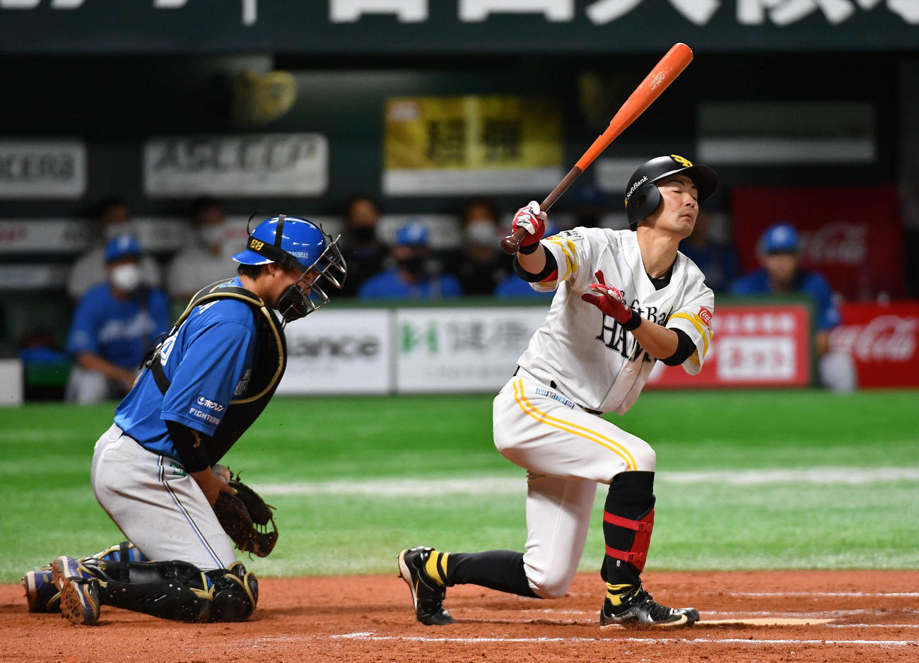 ソフトバンク対日本ハム　延長10回裏ソフトバンク1死二、三塁、空振り三振に倒れる明石（撮影・岩下翔太）