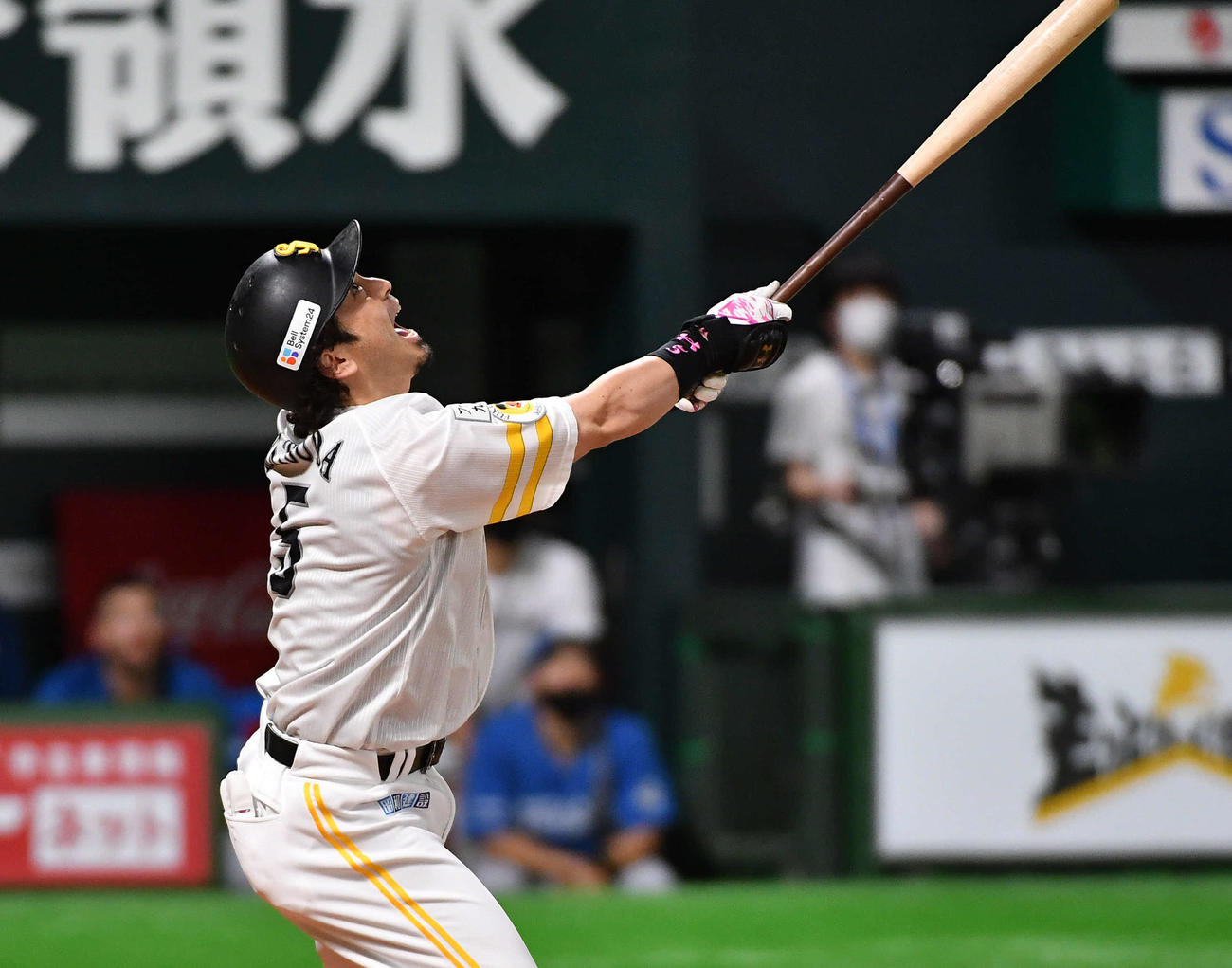 ソフトバンク対日本ハム　延長10回裏ソフトバンク2死二、三塁、好機で松田は三飛に倒れ、試合終了となる（撮影・岩下翔太）