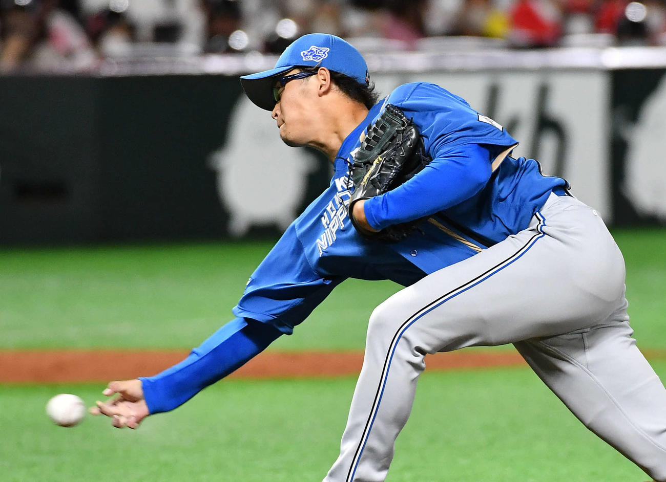 ソフトバンク対日本ハム　日本ハム5番手で登板した鈴木（撮影・岩下翔太）