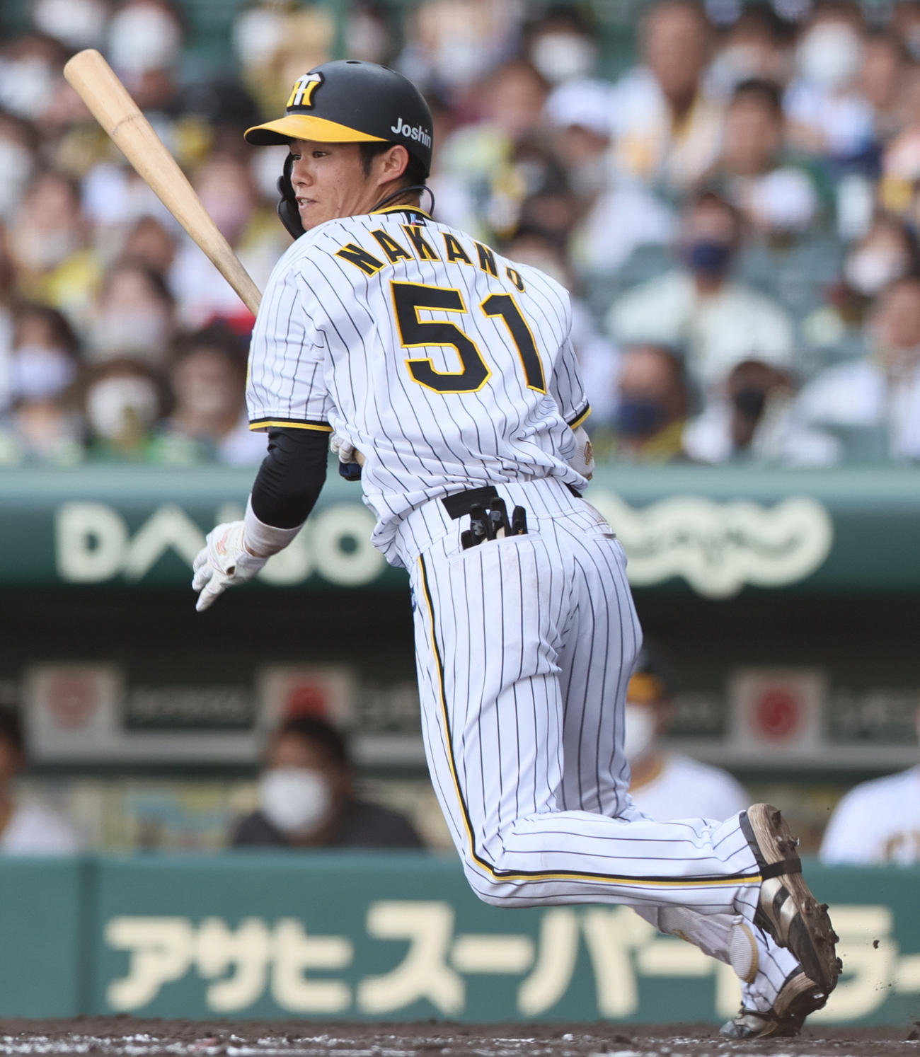 阪神対中日　8回裏阪神2死二、三塁、中野は左前同点2点適時打を放つ（撮影・上山淳一）