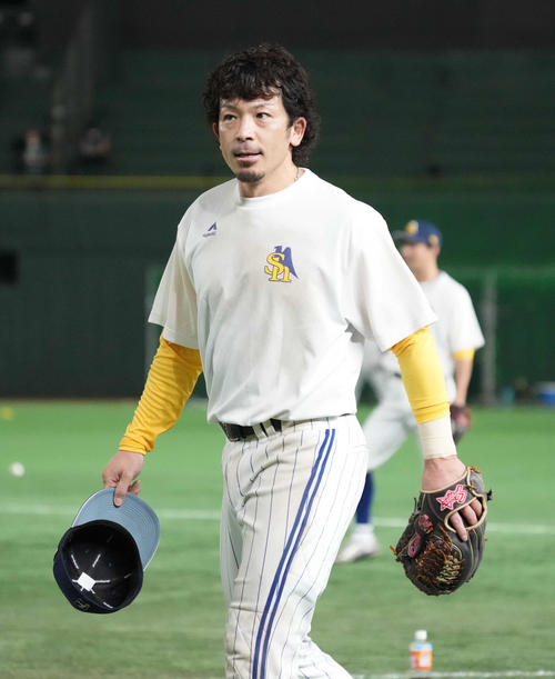 ソフトバンク対ロッテ　試合前練習に臨むソフトバンク松田（撮影・小沢裕）