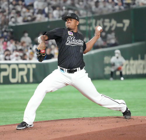 ソフトバンク対ロッテ　ロッテ先発のロメロ（撮影・小沢裕）