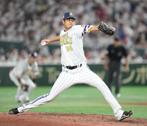 ソフトバンク対ロッテ　7回、ソフトバンク3番手の椎野（撮影・菅敏）