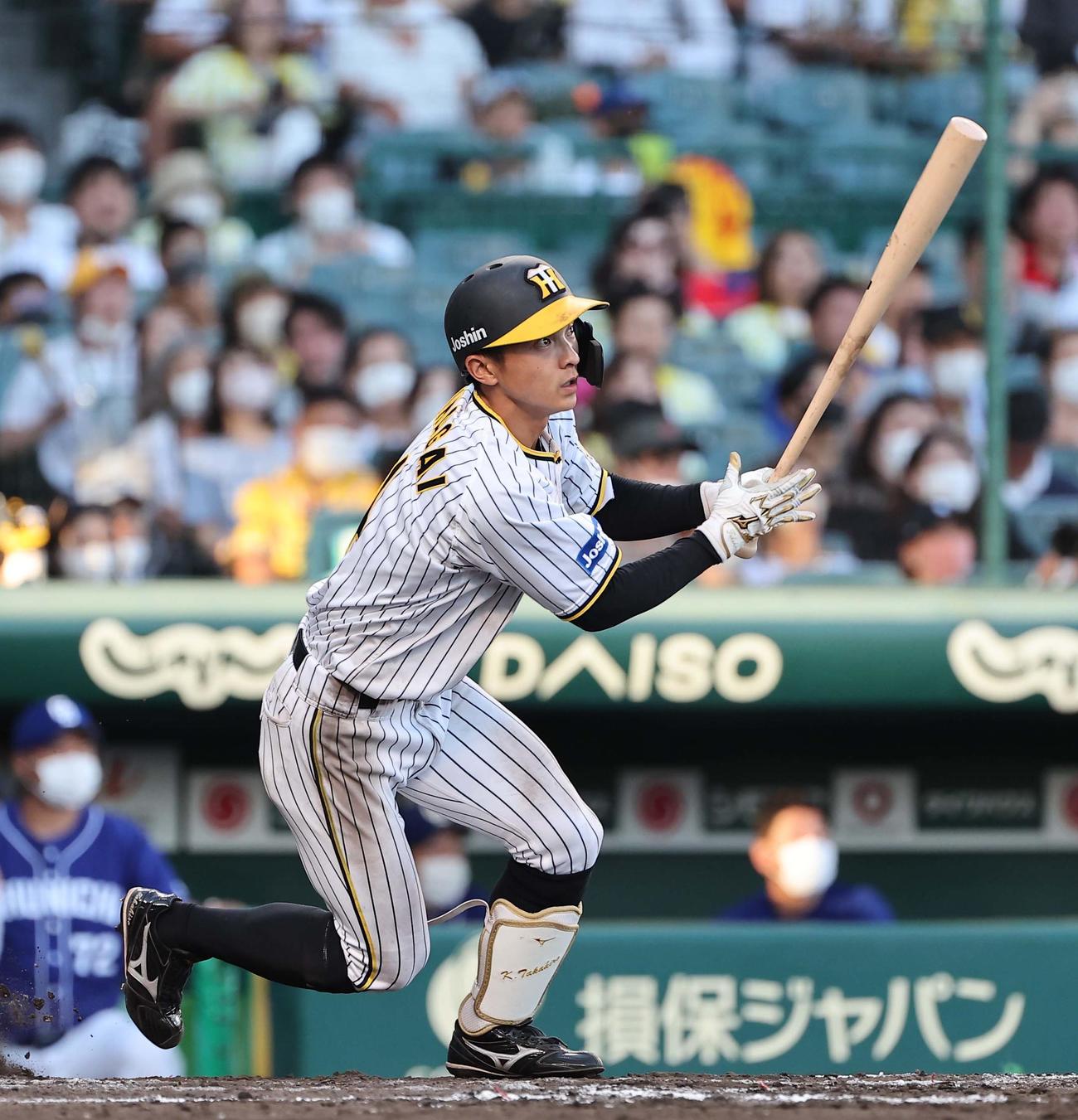 阪神対中日　11回裏阪神2死二、三塁、熊谷敬宥は右中間へサヨナラ適時打を放つ（2022年6月26日）