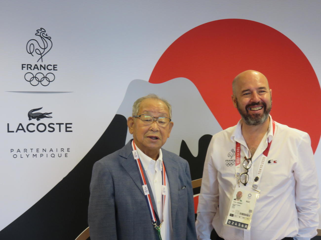 フランス五輪について話し合う吉田義男氏とディディエ・セミネ氏（右）