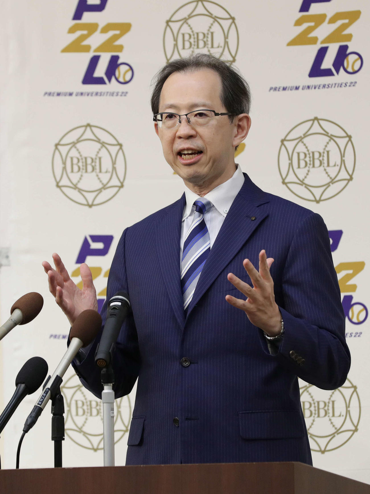 PREMIUM UNIVERSITIES22（東都大学野球）の秋季リーグ開幕戦福島開催についてあいさつする福島県の内堀知事（撮影・河野匠）