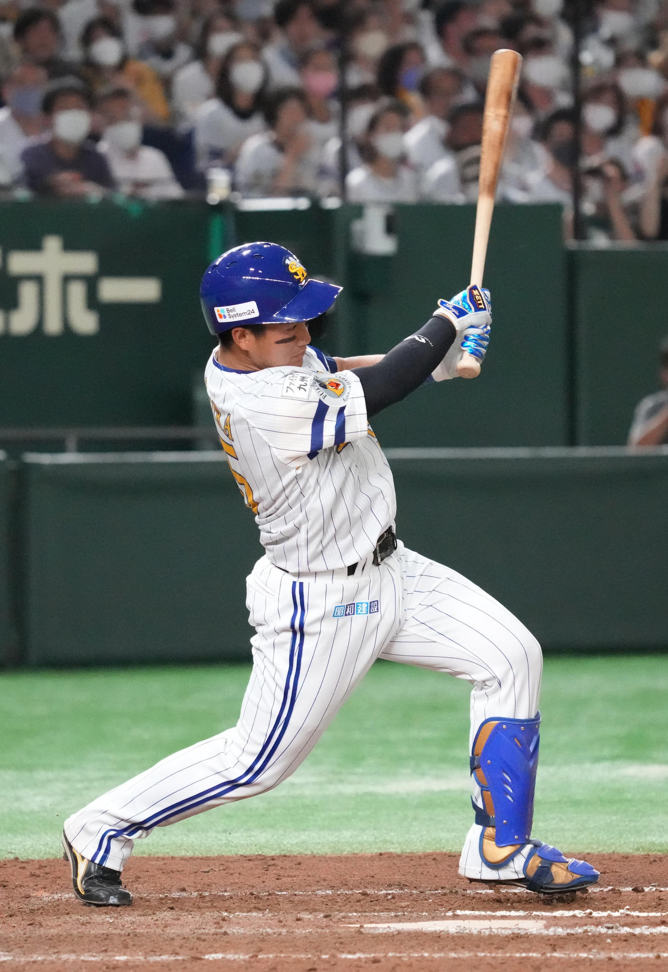 ソフトバンク対ロッテ　8回裏ソフトバンク無死、代打野村大は中前にプロ初安打を放つ（撮影・小沢裕）