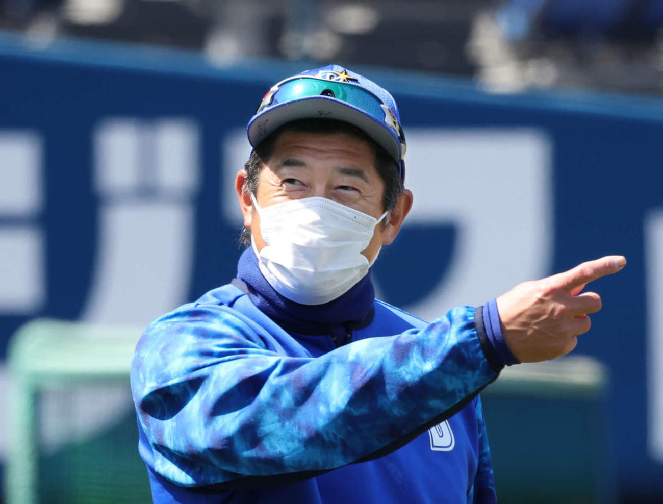DeNA石井琢朗コーチ（2022年4月撮影）