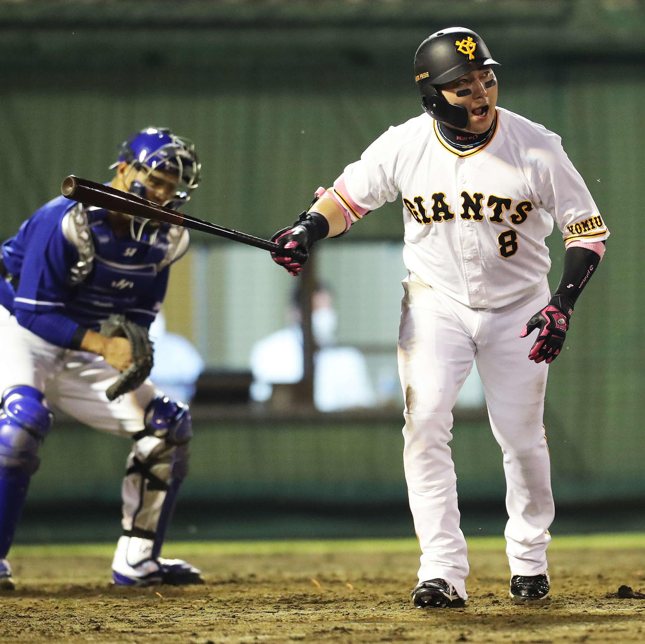 巨人対中日　5回裏巨人1死一塁、右越え2点本塁打を放つ丸（撮影・河田真司）