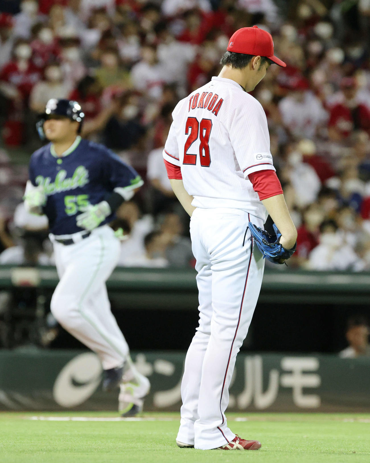 広島対ヤクルト　6回表ヤクルト1死一、三塁、村上に逆転の3点本塁打を浴びた床田（撮影・加藤孝規）