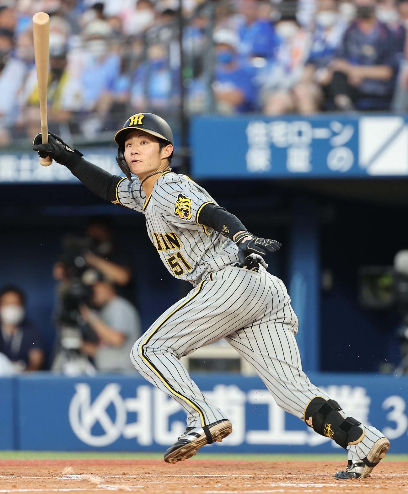 DeNA対阪神　3回表阪神1死、中野は内野安打を放つ（撮影・上田博志）