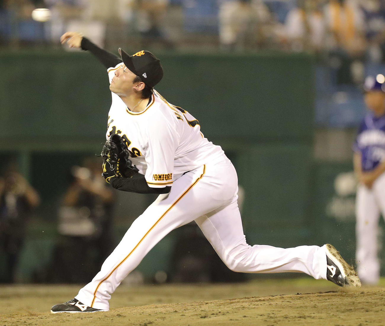 巨人対中日　8回表、巨人5番手で登板する平内（撮影・河田真司）