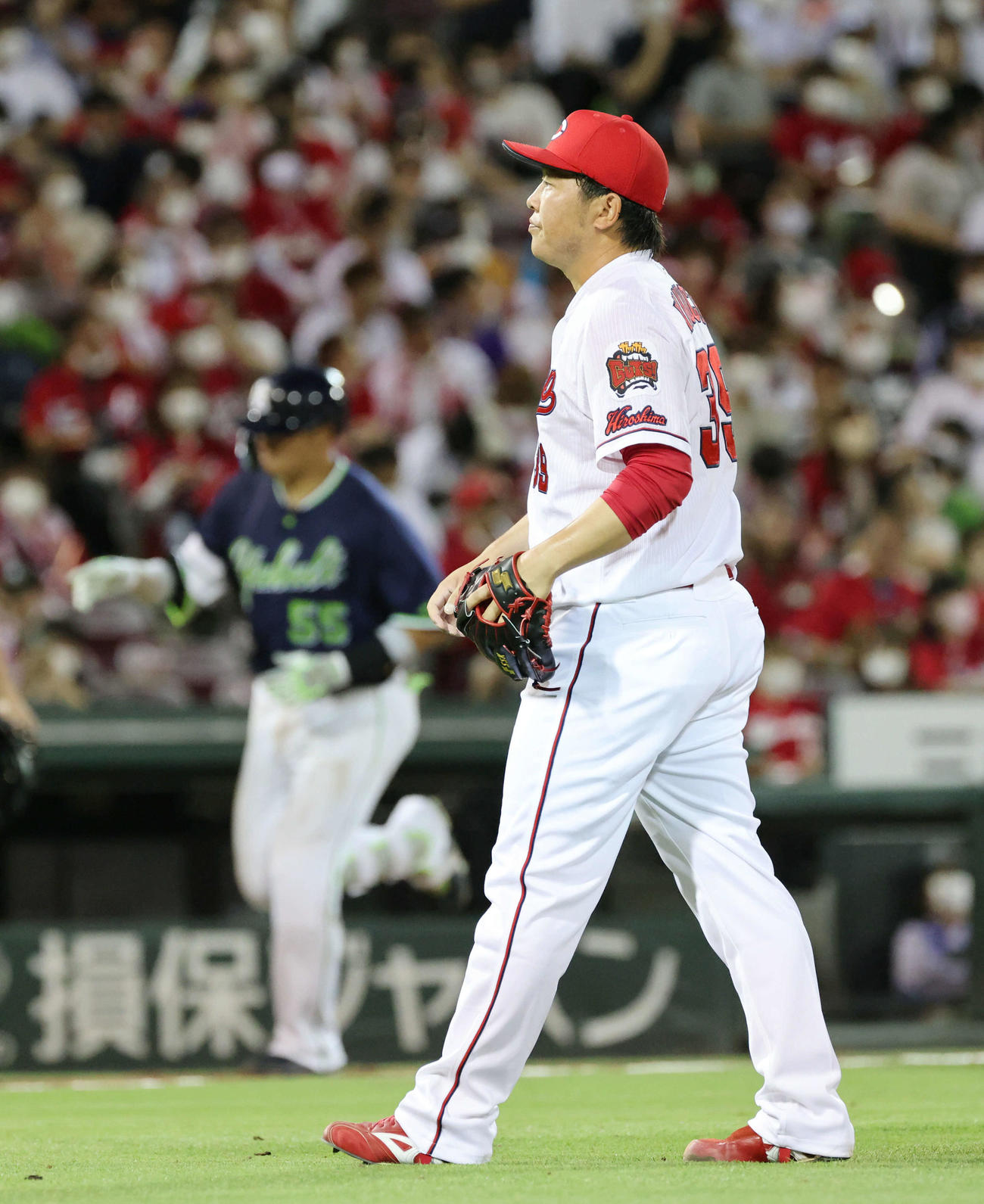 8回表ヤクルト無死一塁、村上に28号左越え2点本塁打を浴びた菊池保（撮影・加藤孝規）