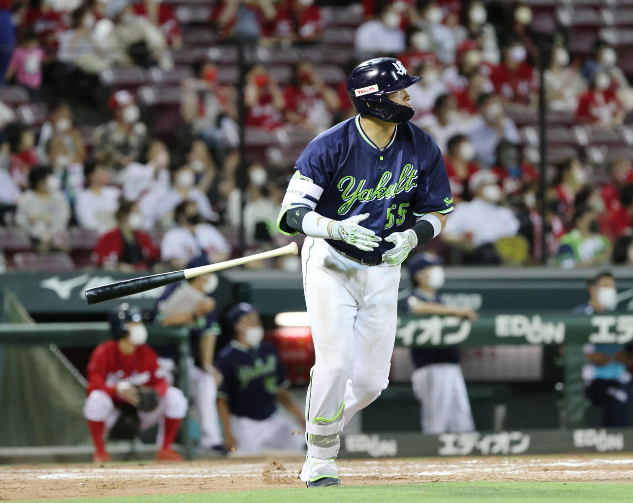 広島対ヤクルト　9回表ヤクルト無死一塁、村上は29号左中間越え2点本塁打を放つ（撮影・加藤孝規）