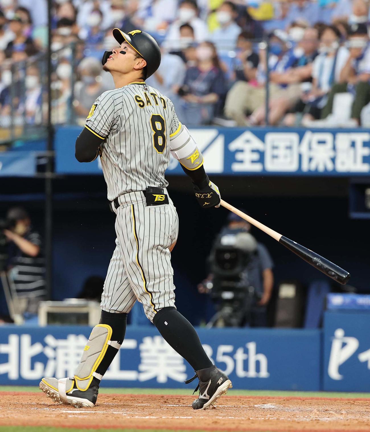 DeNA対阪神　3回表阪神1死一、三塁、佐藤輝は遊飛に倒れる（撮影・上田博志）