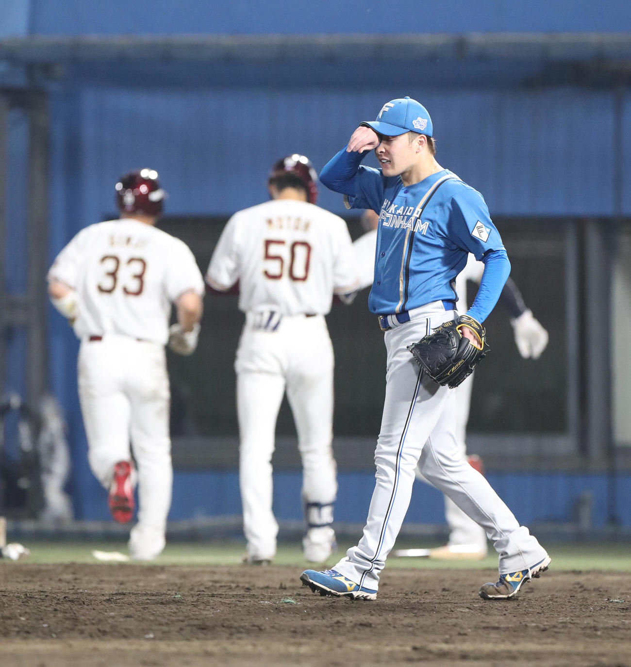 21日、楽天戦で日本ハム吉田は太田に2点適時打を許す