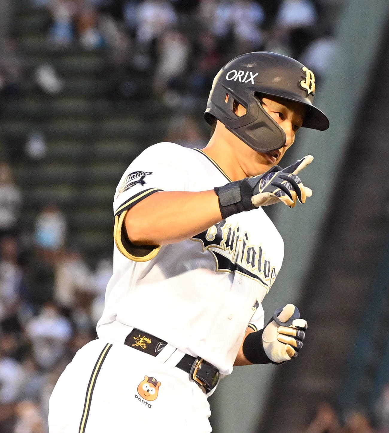オリックス対楽天　4回裏オリックス無死一塁、吉田正は右中間に2点本塁打を放つ（撮影・前岡正明）