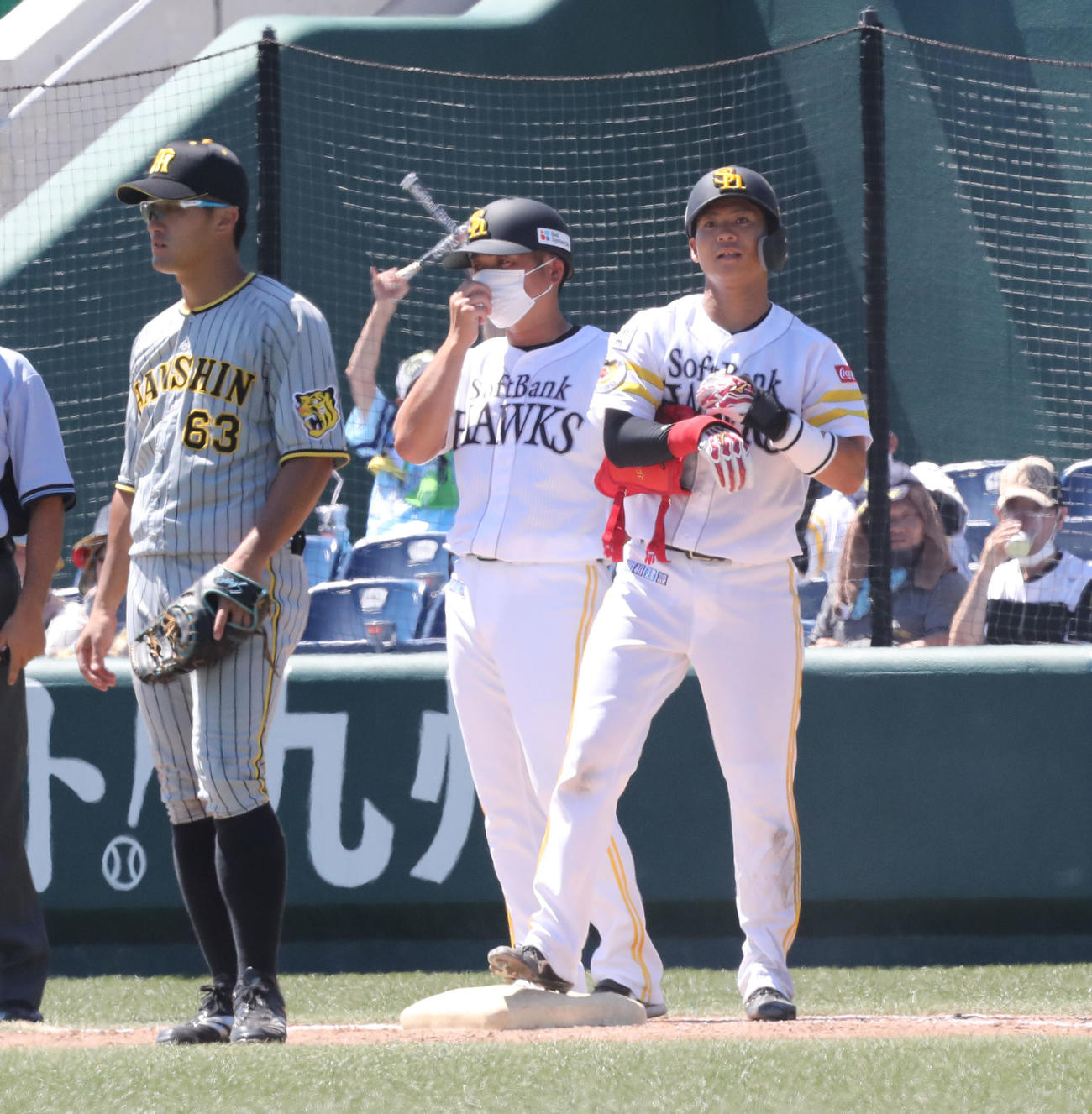 ソフトバンク対阪神　5回裏ソフトバンク2死三塁、仲田は中堅へ先制の適時打を放つ（撮影・屋方直哉）