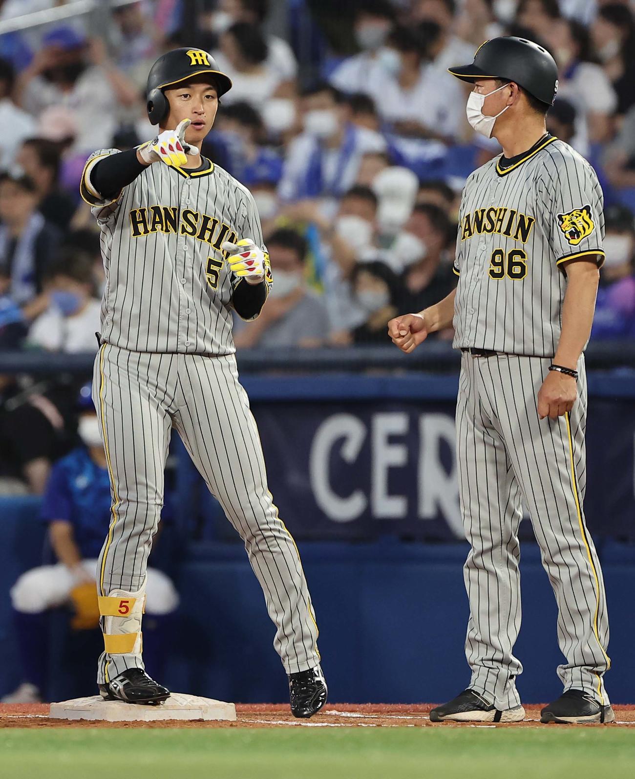 DeNA対阪神　3回表阪神2死、近本は中前安打を放つ（撮影・上田博志）